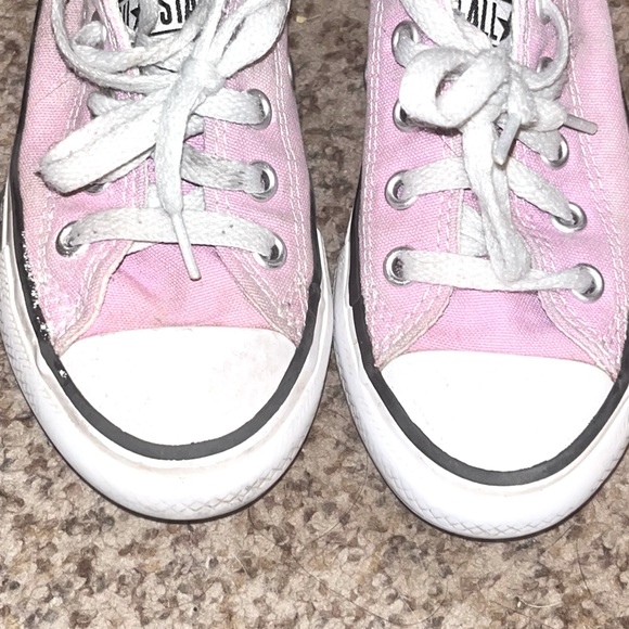 EUC. Light Pink Little Girl’s Converse.size 11 - Picture 4 of 7